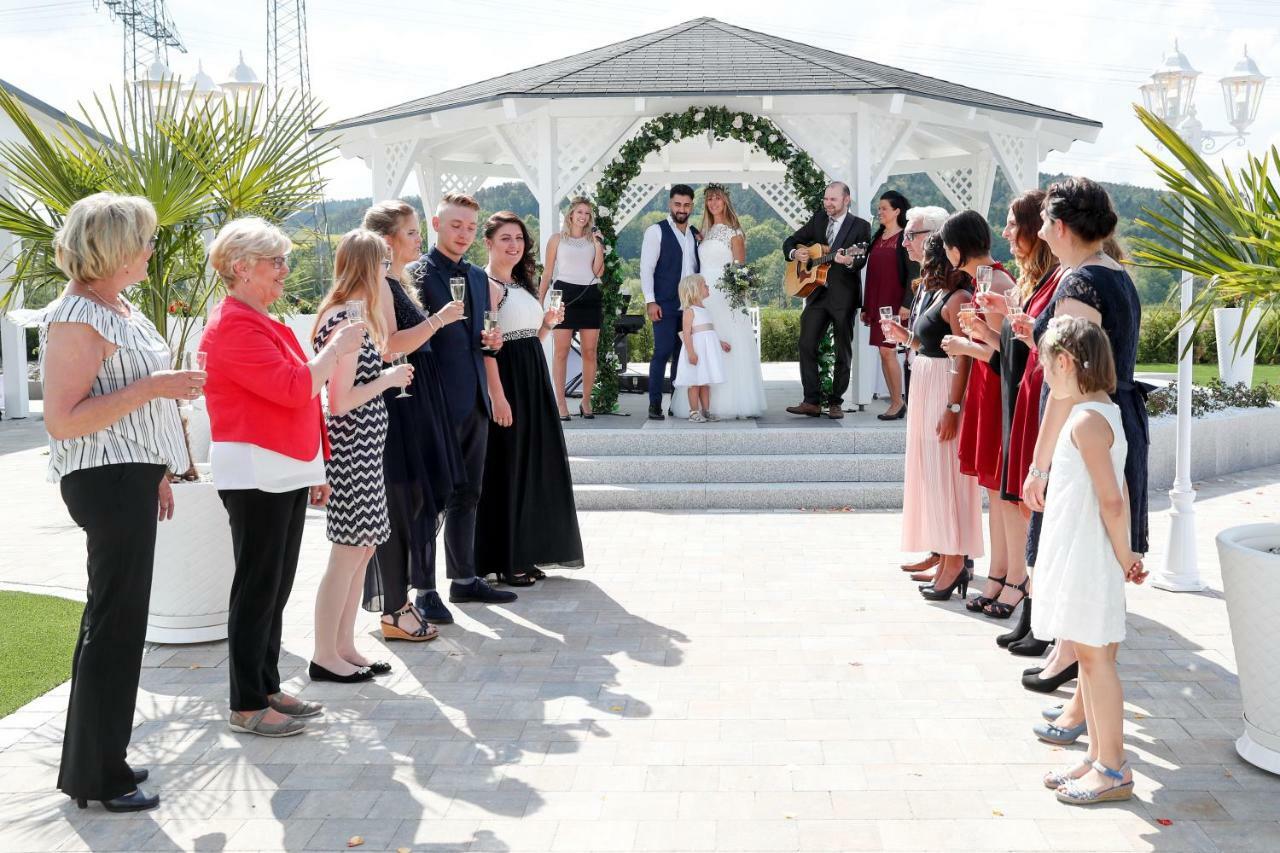 שוואנדורף אין ביירן Landhotel Grabinger מראה חיצוני תמונה